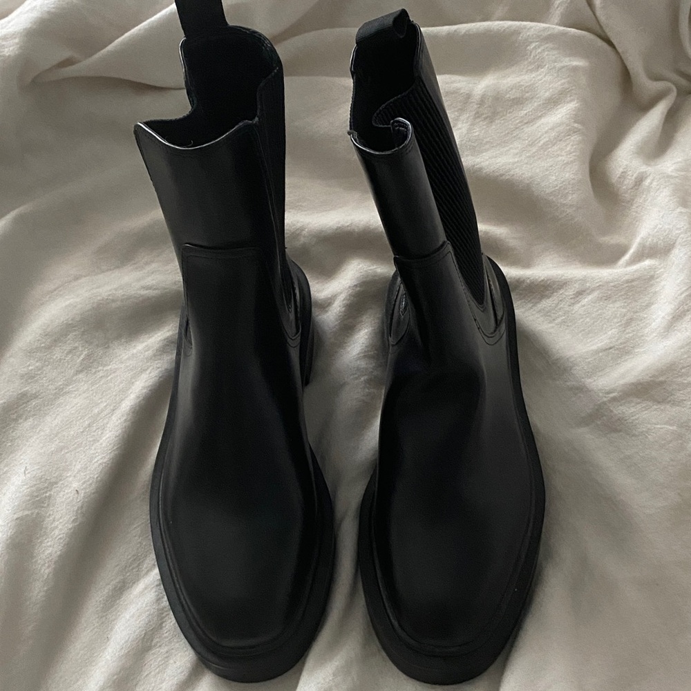 Zara Black Leather Chelsea Boots